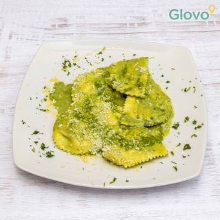 Ravioli di ricotta e spinaci con burro e salvia