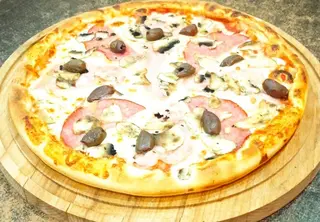 Pizza Target 550g + gratuit un sos sau un cola\fanta sau o apa