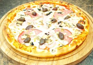 Pizza Target 550g + gratuit un sos sau un cola\fanta sau o apa