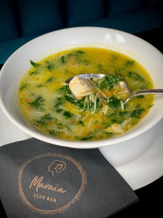 Пилешка супа с пресен спанак  (300г)