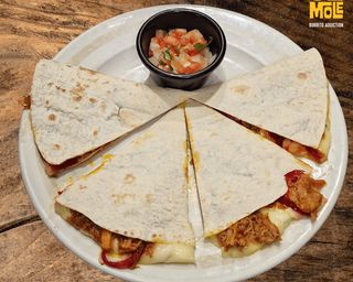 Big quesadilla de cochinita