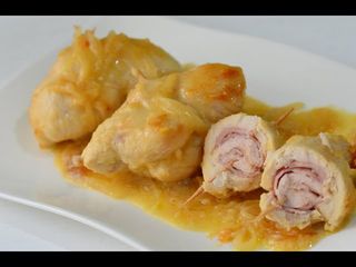 Involtini di pollo ripieni con patate e salsa ai 4 formaggi