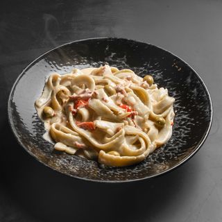 Tagliatelle prosciutto cherry