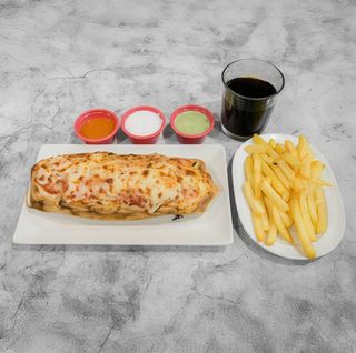 Dürum al horno con patatas y bebida