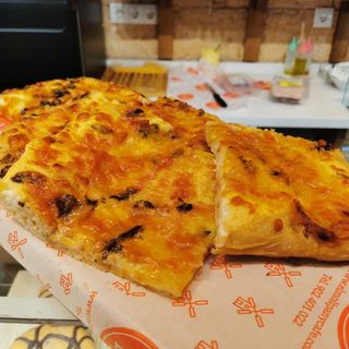 MENÚ PIZZA: (Ensalada + Pizza Redonda + Refresco)