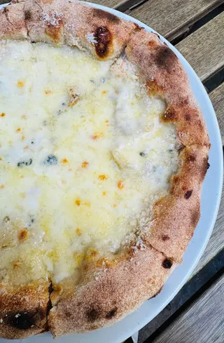 Pizza 4 formaggi