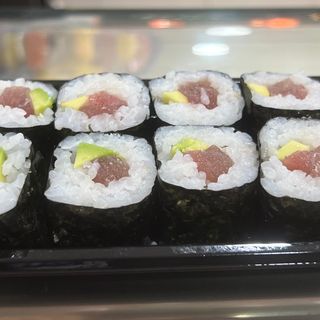 Maki Atún con Aguacate (8 pzs.)