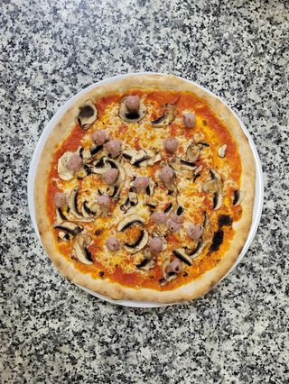 Pizza funghi & salsiccia