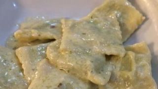 Ravioli ricotta e spinaci alla crema tartufata