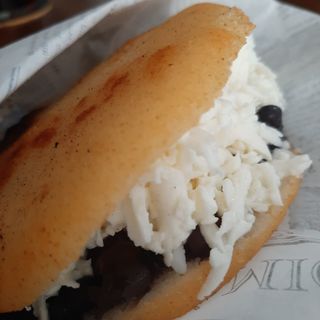 Arepa Dominó