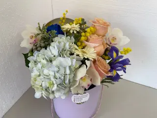 Aranjament floral cutie 1