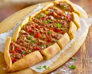 Пиде с фаршем и сыром