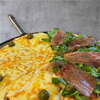 4 Quesos + Rúcula y Jamón Serrano