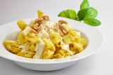 Sacchetti di pera quattro formaggi e noci
