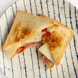 Sándwich Ibérico. Jamón Serrano Y Queso Semicurado