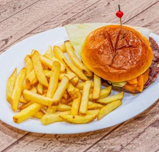 Hamburguesa con patatas