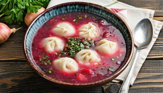 Barszcz czerwony z uszkami