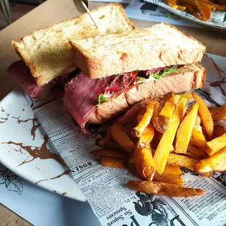 Sándwich Pastrami 