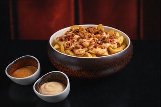 Patatine Dippers con Maionese alla Nduja e salsiccia sbriciolata. (Allergeni: Glutine, uova, Senape)