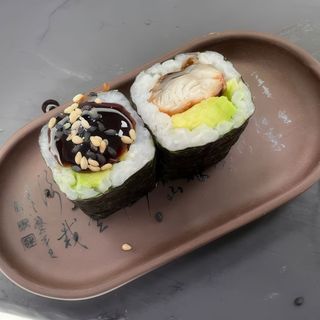 Maki Anguila Con Aguacate (8 Uds.)