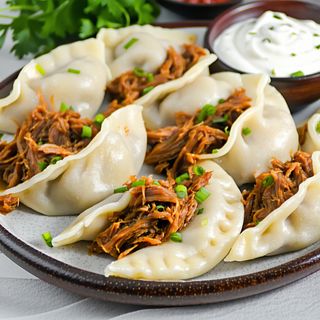 Pierogi z szarpaną wieprzowiną 8szt.