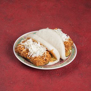 Бао с курицей и соусом кочхуджан 