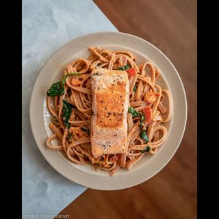 Creamy salmon pasta