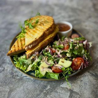 Goatoast Z Sałatką