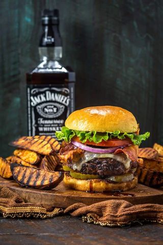 Burger Jack Daniels i serem