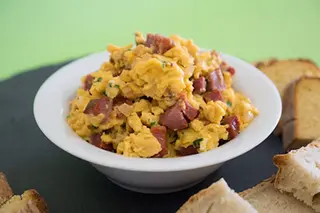 Ovos com Chouriça Assada