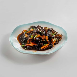 Carne de vita cu urechi de lemn