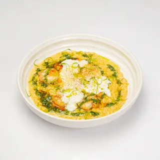 Ризотто с креветками, сладким чили, страчателлой и шпинатом