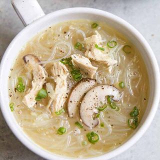 Sopa De Fideos Chinos Con Pollo