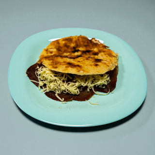 Sendvič sa goveđom pršutom, pavlakom i kačkavaljem