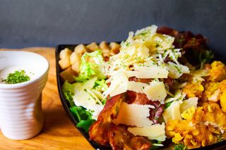 Ensalada César De Pollo Crispy