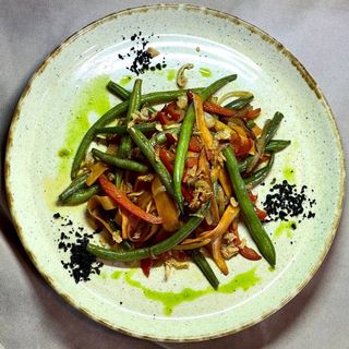 Мікс овочів смажених в кунжутному соусі (200г)