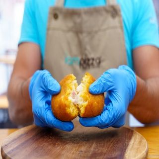 Arancina prosciutto e mozzarella