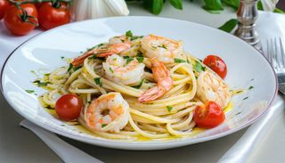 Spaghetti cu creveți si roșii cherry