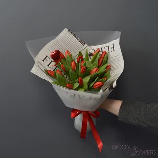 Buchet din lalele roșii