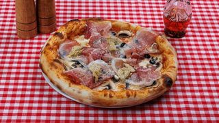 Pizza Capricciosa italiana