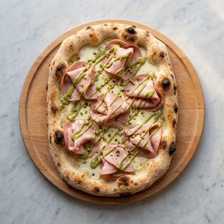 Pinsa mortadella e pistacchio