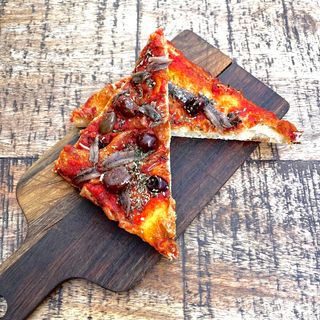 Pizza Sardenara (porción)