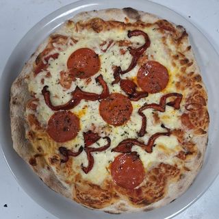 Pizzas pepperoni y pimientos