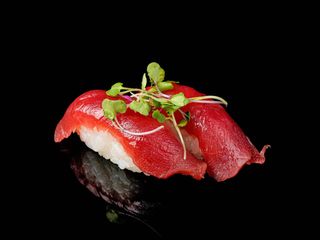 104 Nigiri atún (2 uds.)