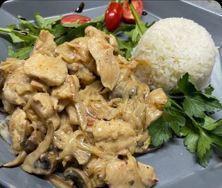 Курица с грибами и рисом