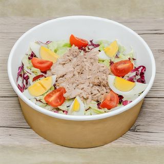 Tonno, uovo, pomodorini, insalata