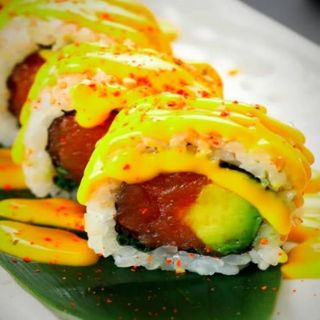 114. Tuna tartar roll (8 pzs.)