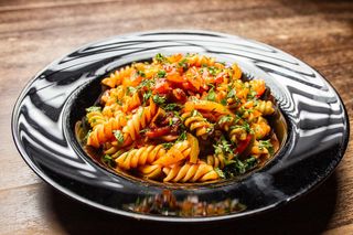 Fusilli tricolore cu legume