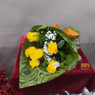 Media Docena De Rosas Amarillas