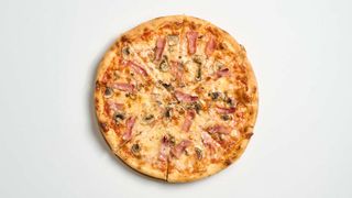 Пицца с говяжьей ветчиной и грибами (630 гр.)